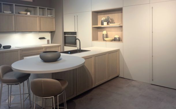 Composizione cucina con penisola